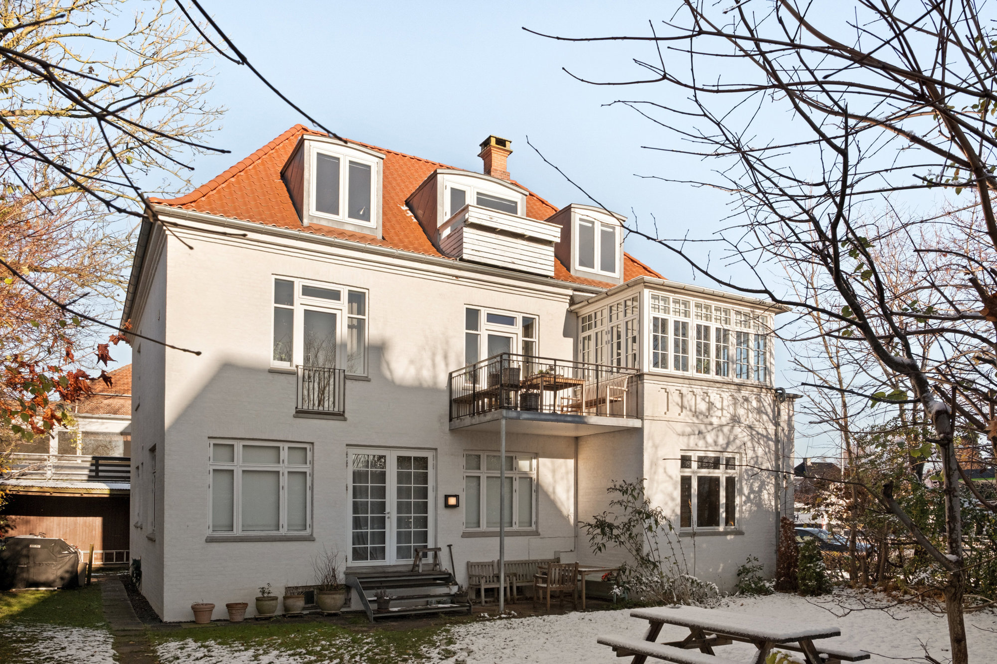 HYGGE I HØJDEN OG HYGGE I HAVEN