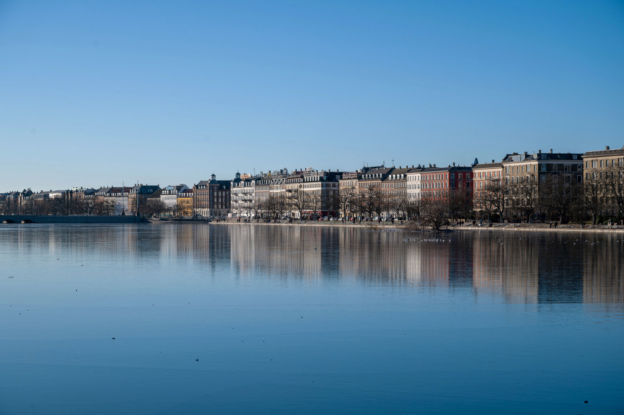 HVIS I IKKE BLIVER LYKKELIGE HER, SÅ…