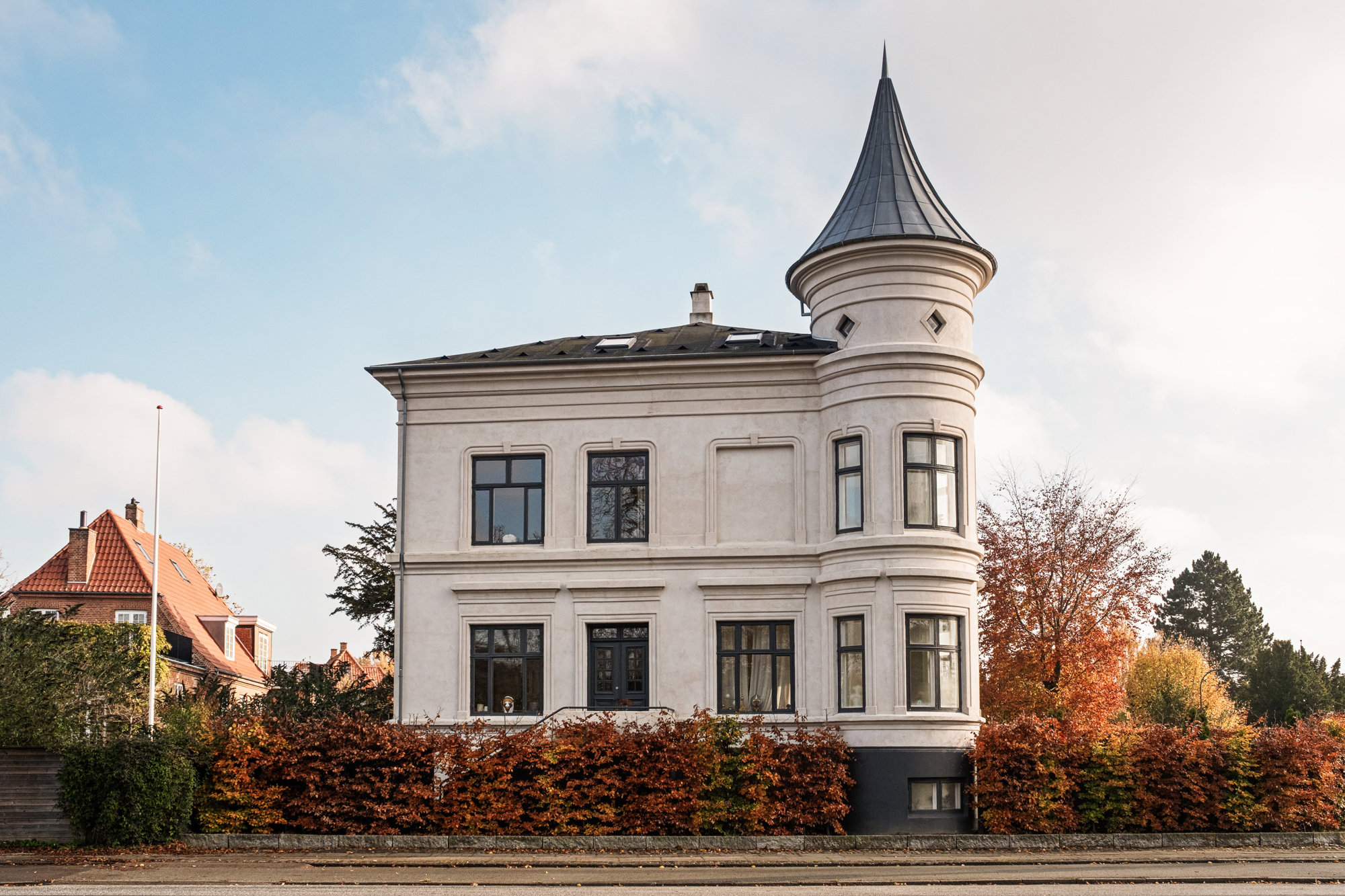 En bolig med sjæl, tårn og trætopsudsigt