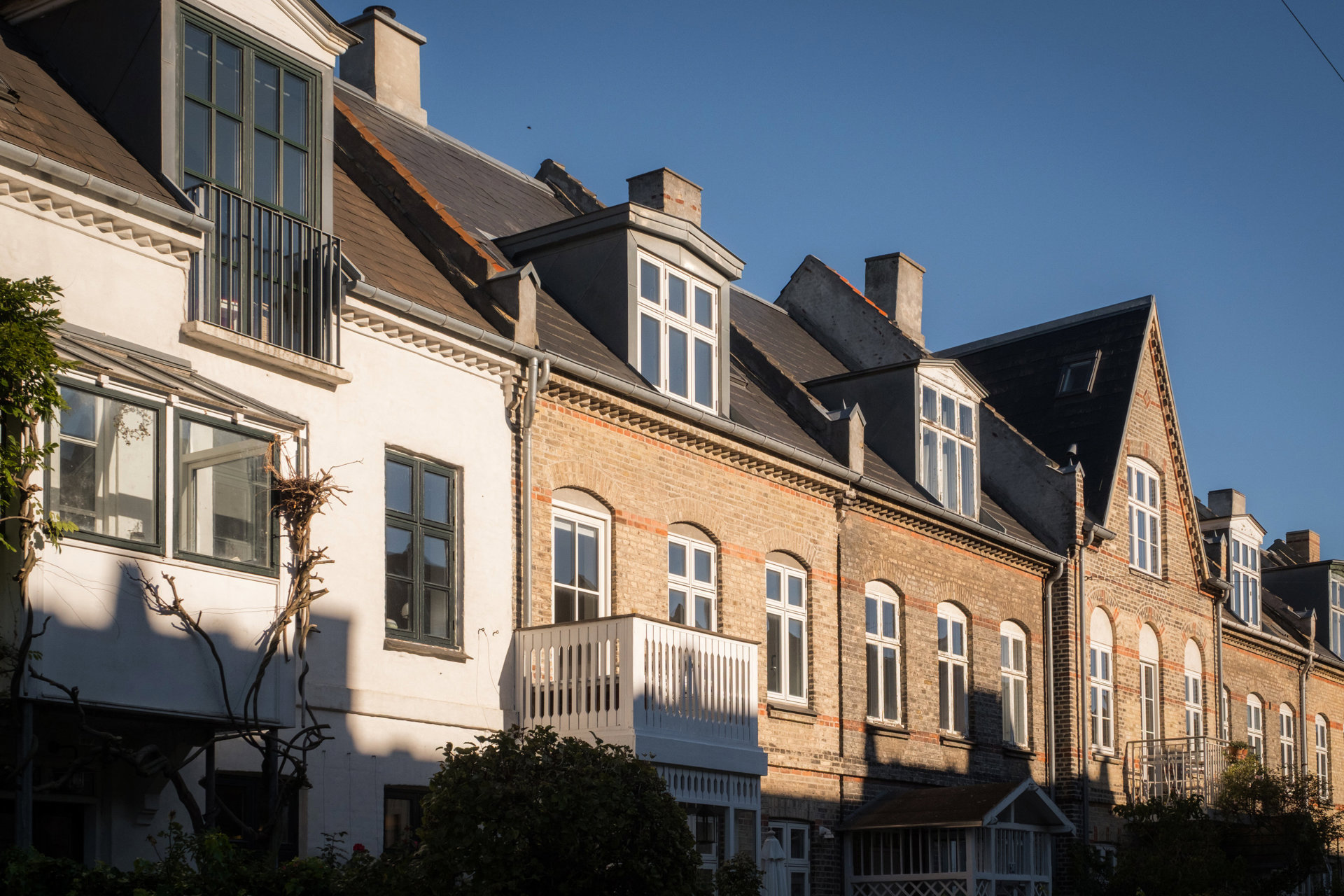 GENNEMRENOVERET KARTOFFELRÆKKEHUS MED UDGRAVET KÆLDER PÅ DEJLIGE ECKERSBERGSGADE